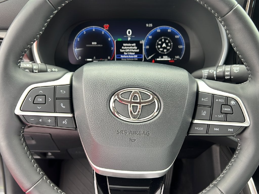 2025 Toyota Highlander LE