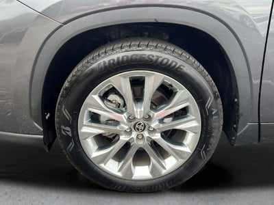 2025 Toyota Highlander LE