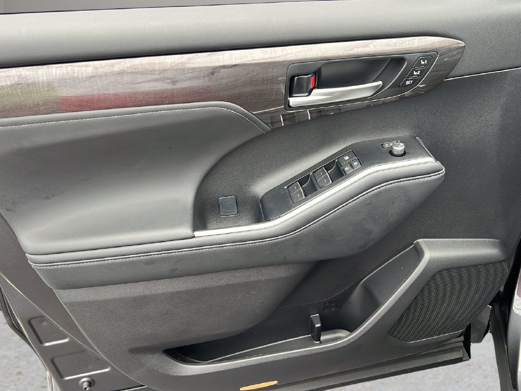 2025 Toyota Highlander LE