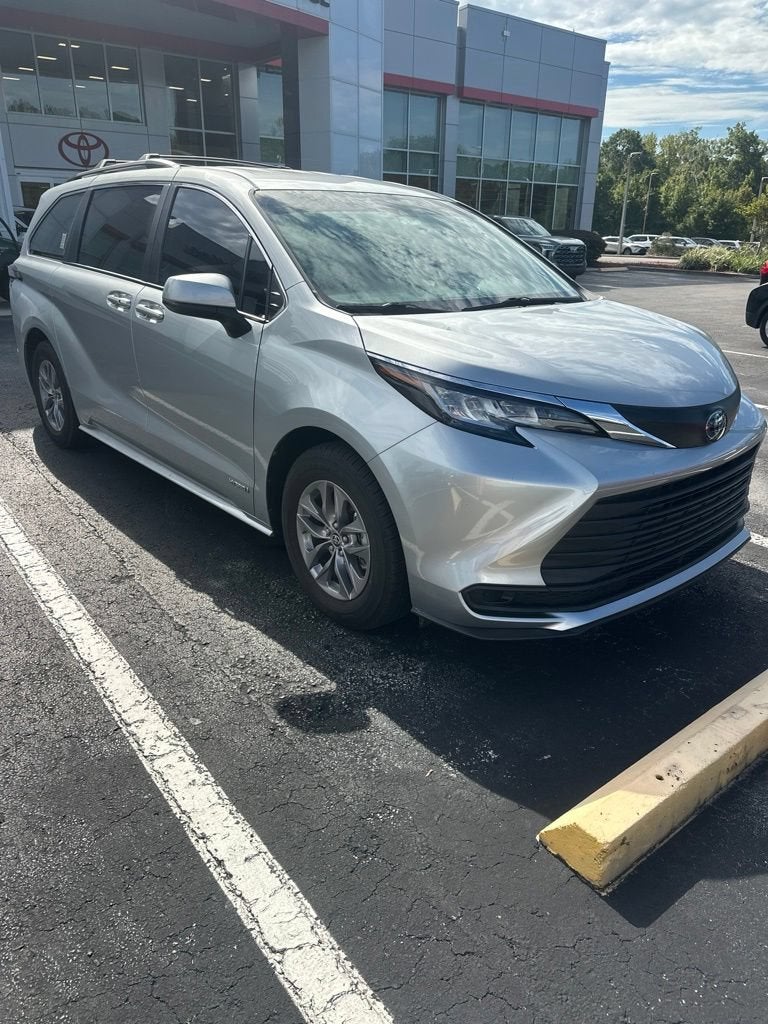 2021 Toyota Sienna LE