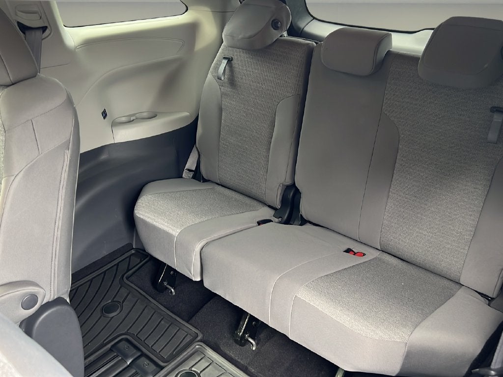 2021 Toyota Sienna LE