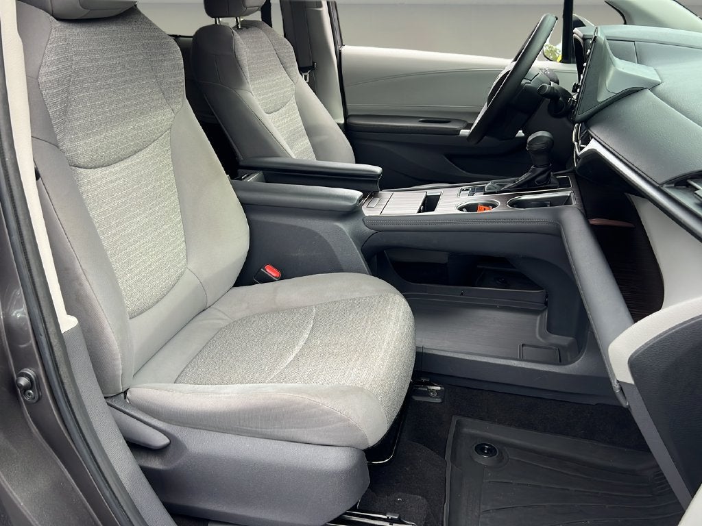 2021 Toyota Sienna LE