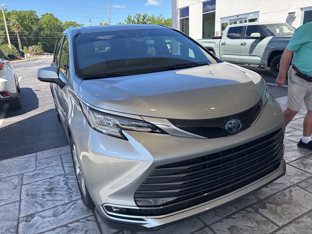 2022 Toyota Sienna Limited