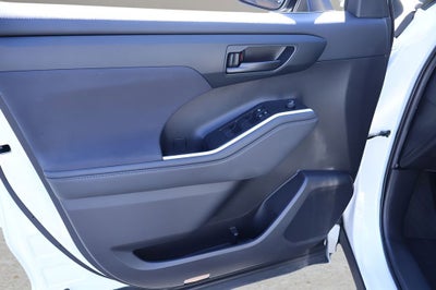 2020 Toyota Highlander LE