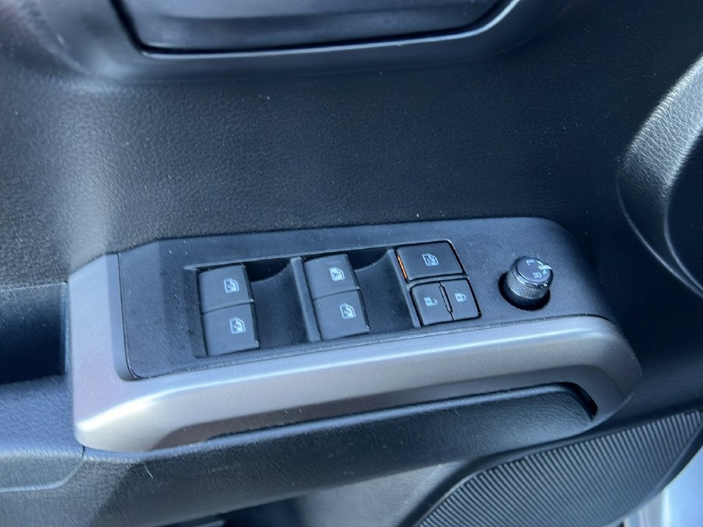 2021 Toyota Tacoma 2WD SR5