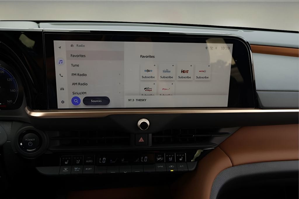 2025 Toyota Crown Signia XLE