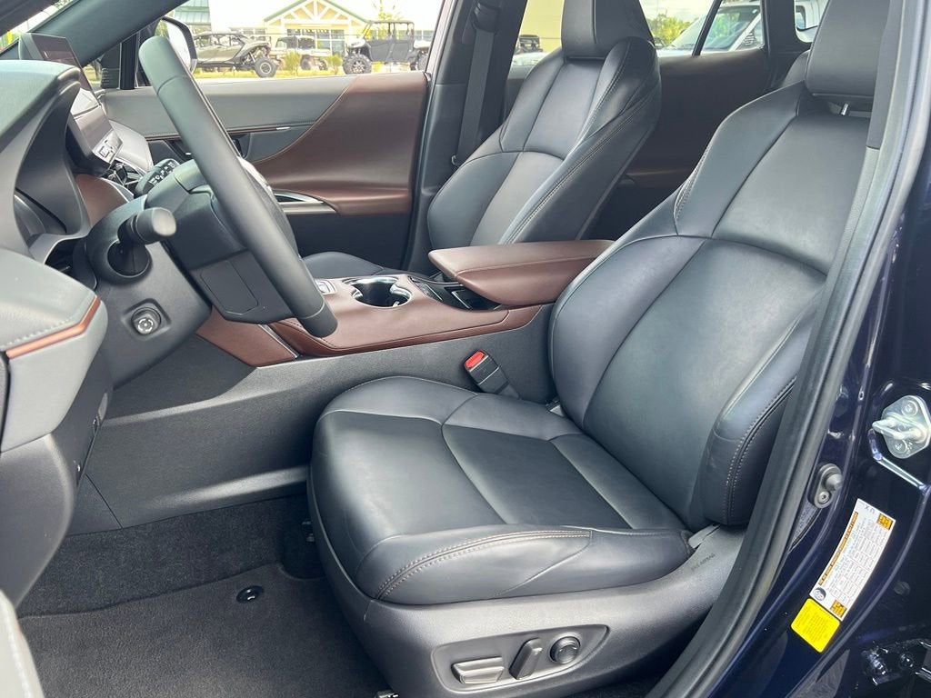 2023 Toyota Venza LE